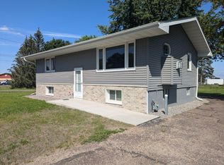 520 Oak Ave N, Maple Lake, MN 55358