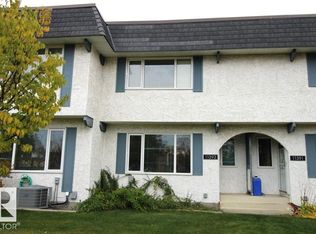 Yellowbird Court, Edmonton, AB T6J 4V8