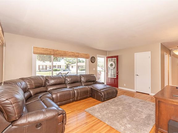 3rd image of 2030 Fairview Dr