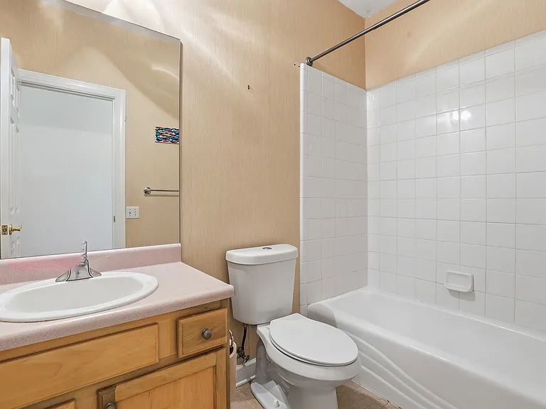 202 Penrose Dr — Photo 22