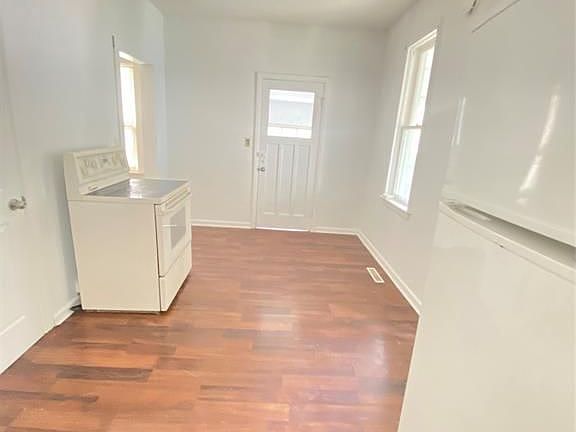 3rd image of 395 Gladstone Ave