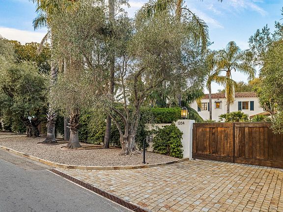 3rd image of 1284 Mesa Rd