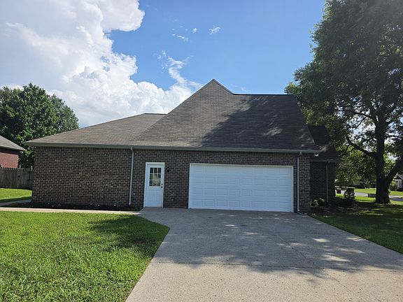 3rd image of 2810 Regenwood Dr