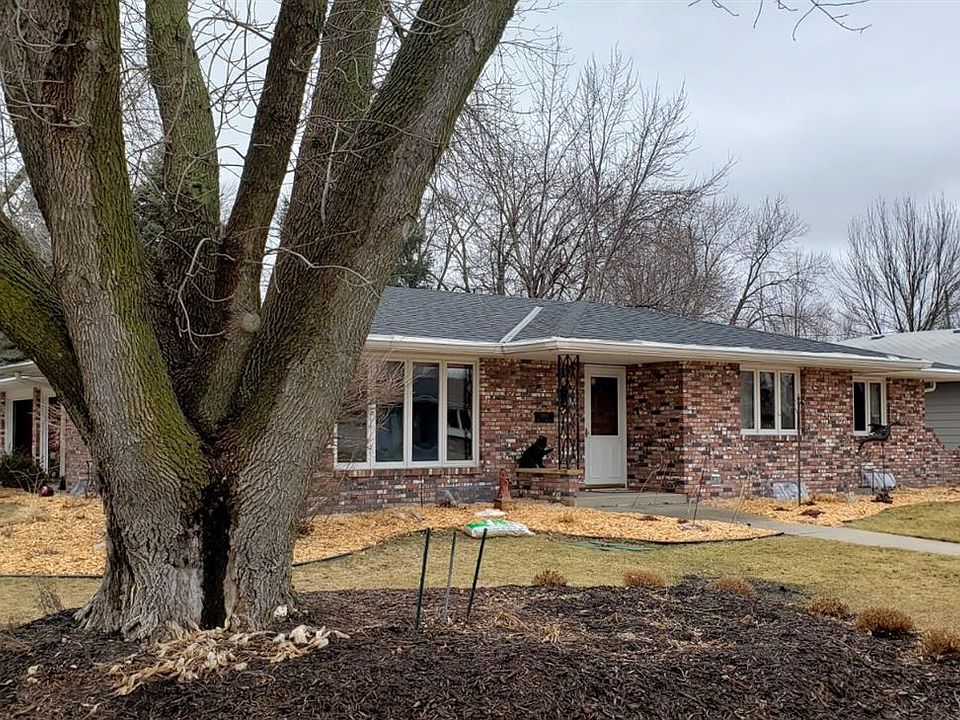 1st image of 1407 N 1st St