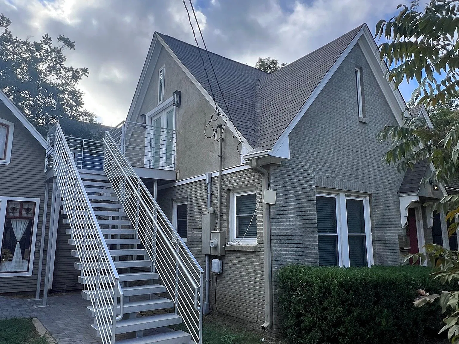 1 bed, 1.0 bath, 1638 sqft, $1,900 — Photo 2
