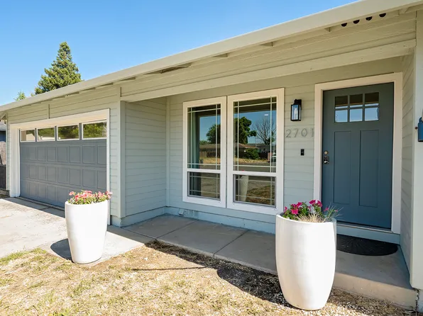 2701 McGrew Cir, White City, OR 97503