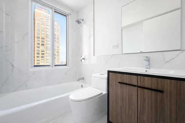 Bathroom, photo 1