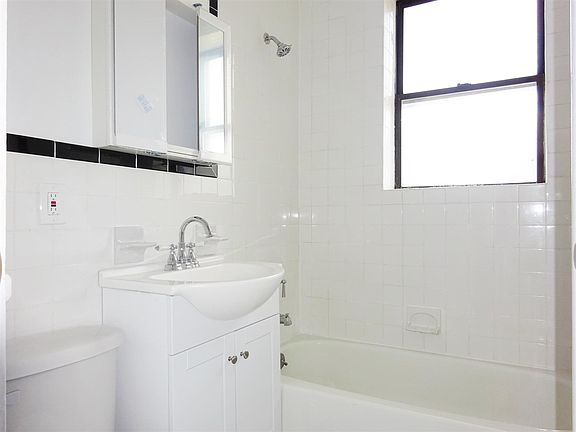 4th image of 124 Storms Ave #D