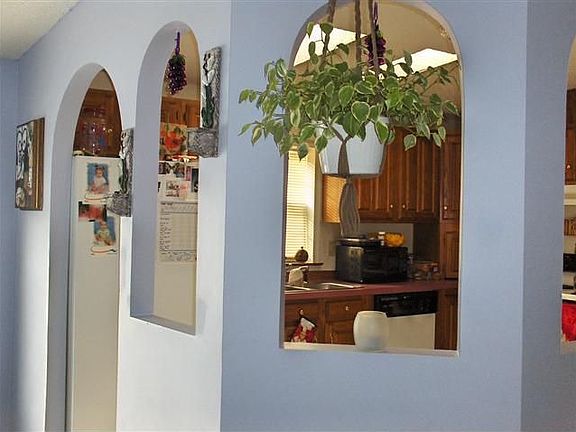 Arched entry to kitchen