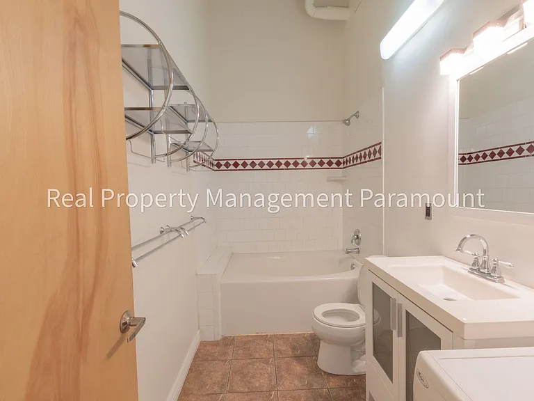 312 W 5th St #213 — Photo 9