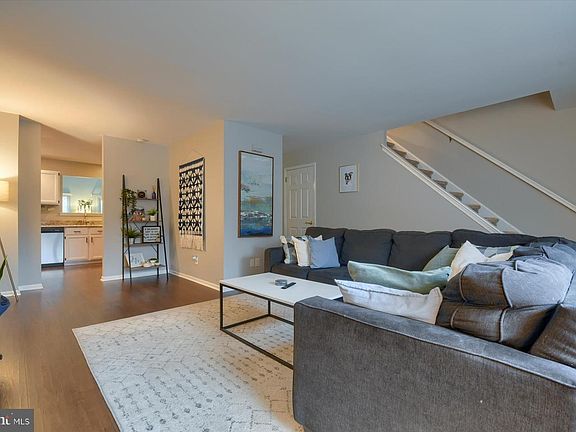 3rd image of 1204 Windmill Cir