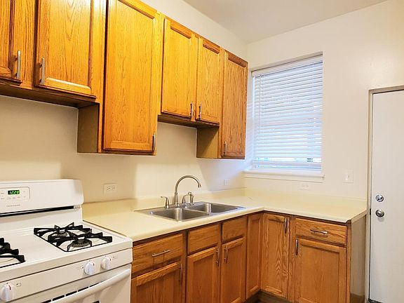 5th image of 1301 W Morse Ave