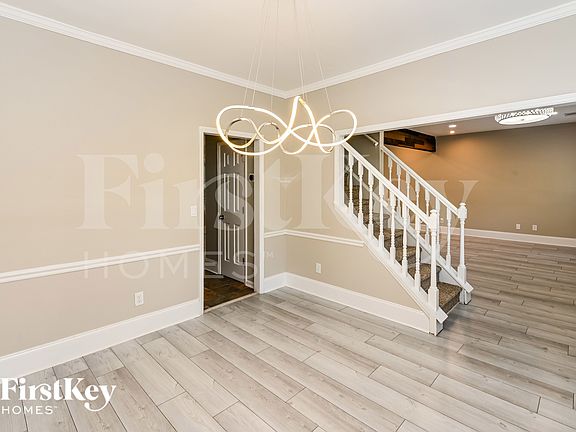 4th image of 9906 Elsenham Ln