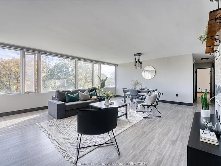 2144 Pelissier St #402 — Photo 4