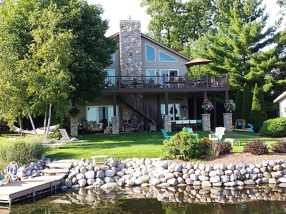 3rd image of W325N3938 Woodlawn Ct