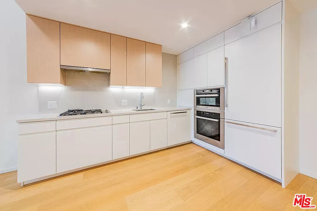 1 bed, 1.0 bath, 870 sqft, $2,995 — Photo 2