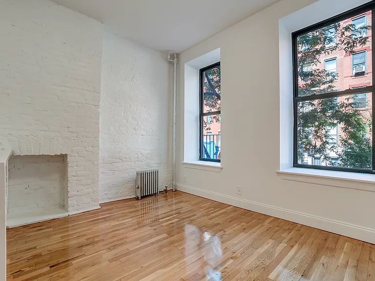 348 W 47th St #2A — Photo 2