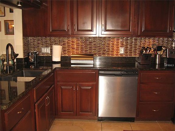 3rd image of 677 Woodridge Dr