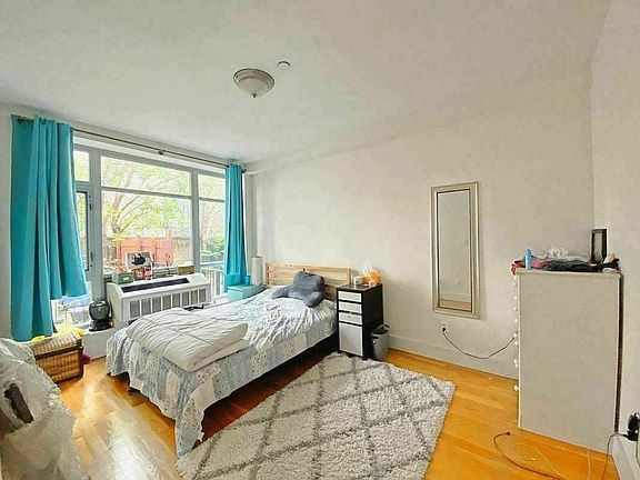 4th image of 719 Dean St #1R