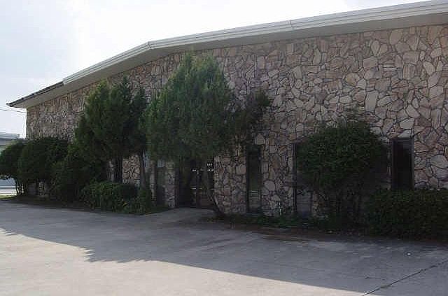 1st image of 9 Regency Dr