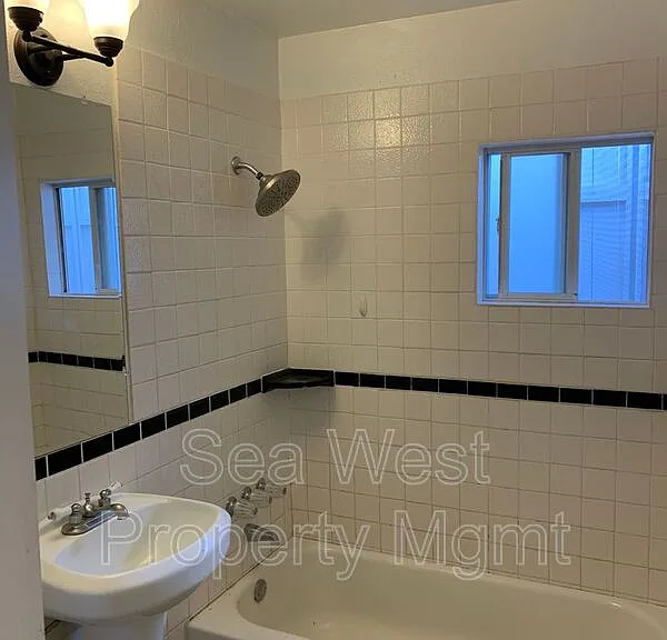 123 W Jason St #C — Photo 4