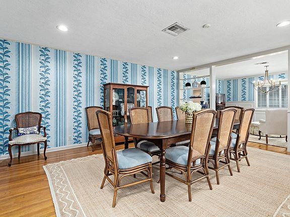 5th image of 1011 Central Dr