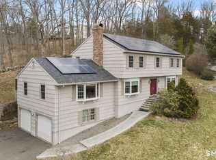 32 Macmath Dr, Trumbull, CT 06611