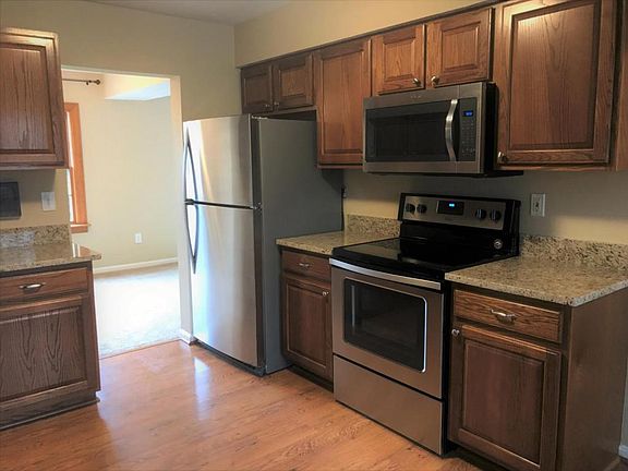 3rd image of 25 Applewood Dr #25