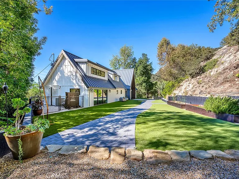 24301 Sylvan Glen Rd — Photo 3