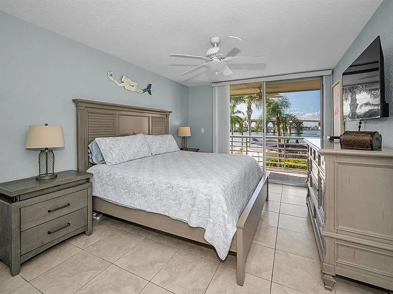 5901 Bahia Del Mar Cir #223 — Photo 15