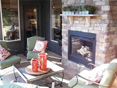 Screened Porch off Kitchen eating area