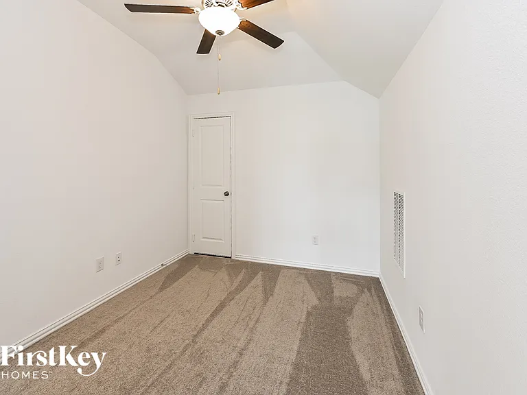 14915 Lake Shore Ave — Photo 10