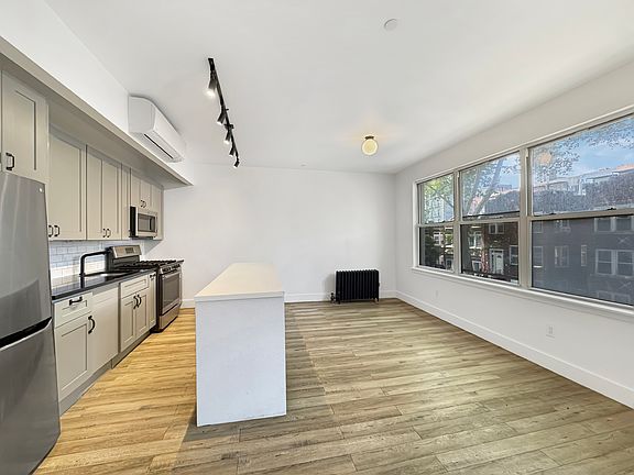 3rd image of 1180 Grant Ave #4
