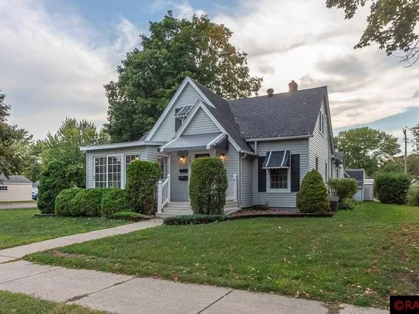 100 N Cordova Ave, Le Center, MN 56057