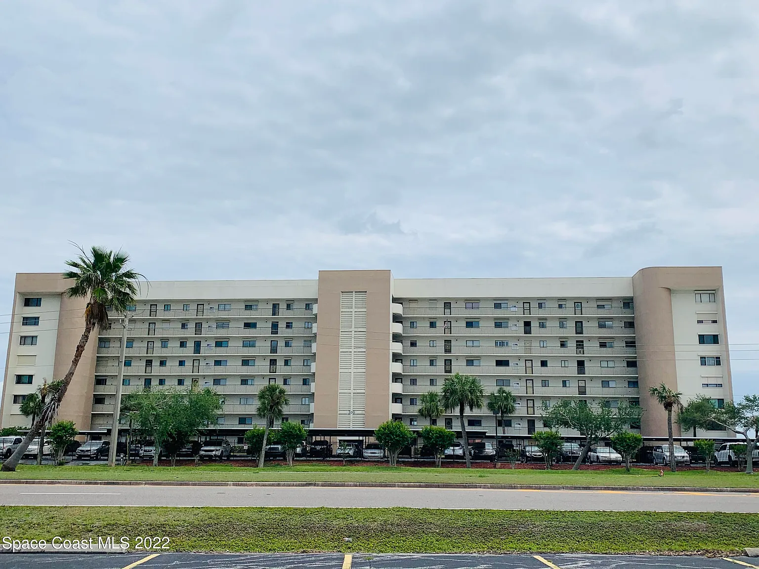 2 bed, 2.0 bath, 1307 sqft, $2,400 — Photo 1