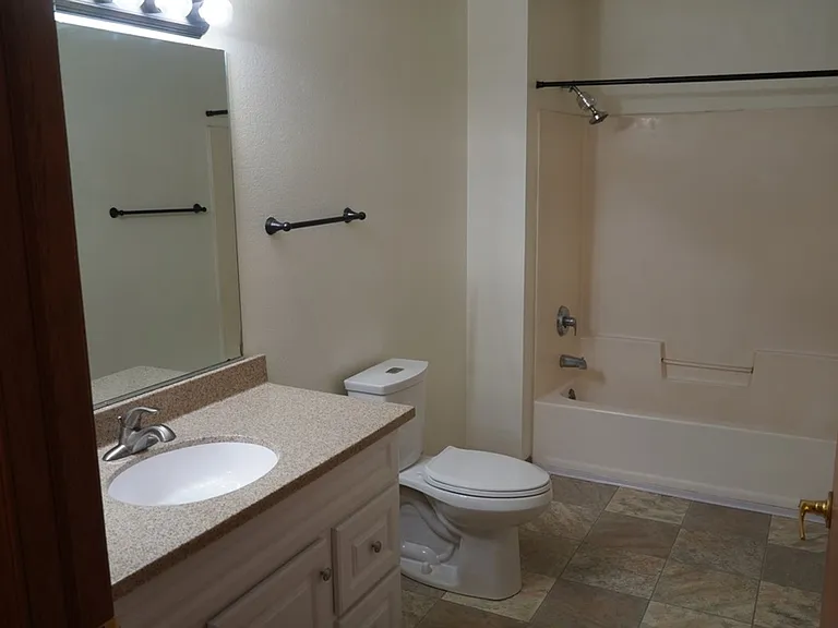 313 & 323 James St — Photo 10