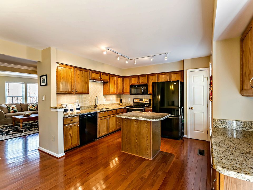 1st image of 7458 Gadsby Sq