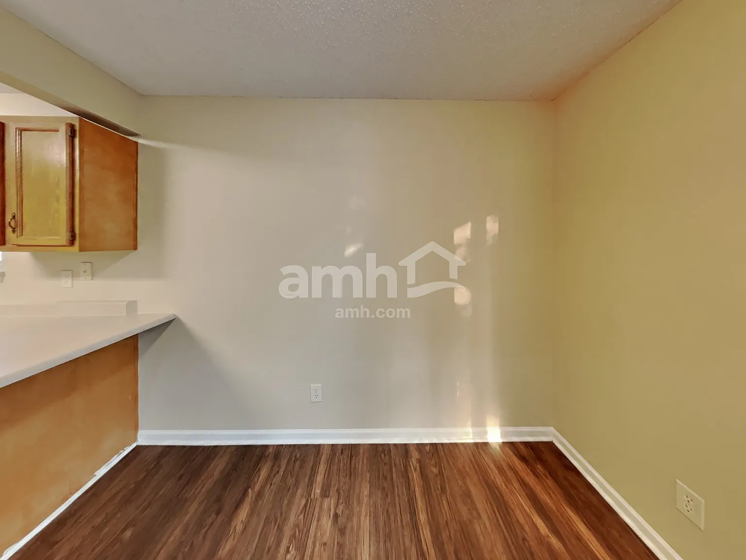 3 bed, 2.5 bath, 1932 sqft, $2,005 — Photo 4