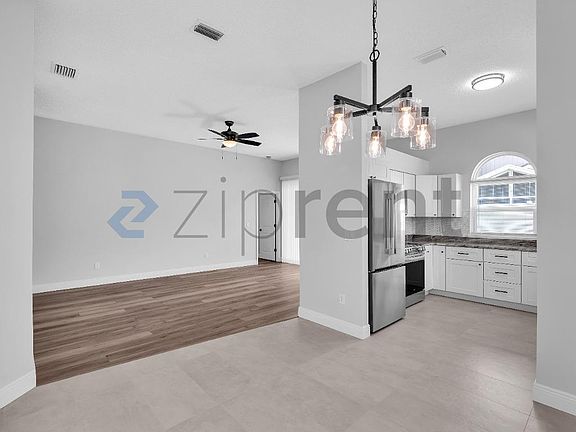 5th image of 10636 Satinwood Cir