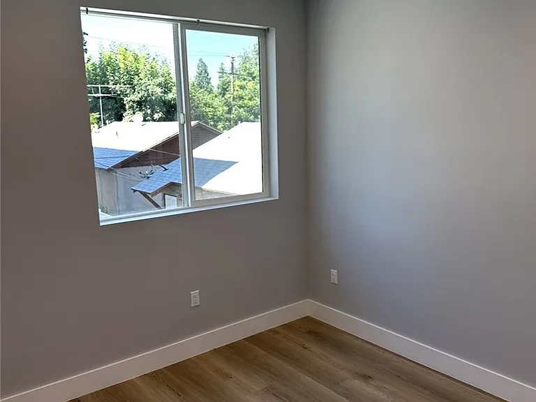 14247 Sylvan St #C — Photo 6