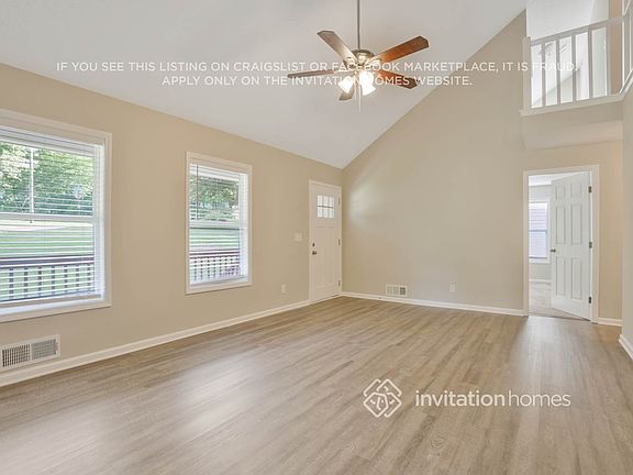 3rd image of 1136 Norfolk Dr NW