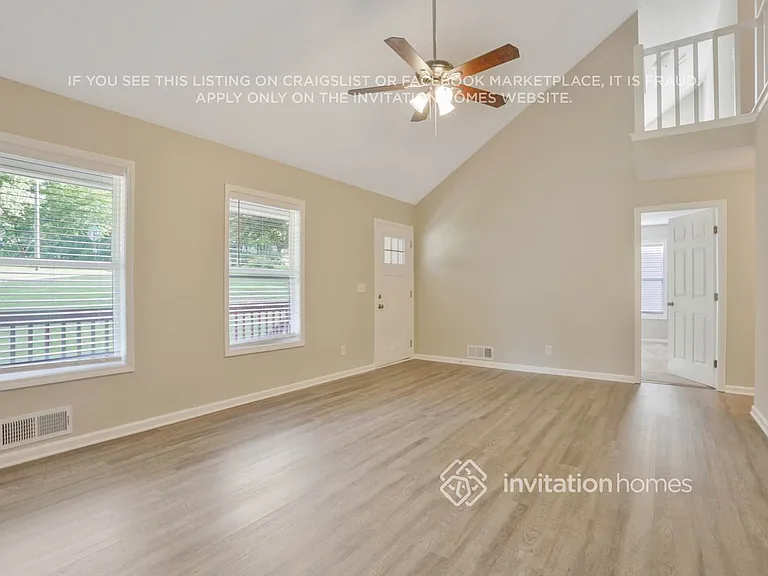 1136 Norfolk Dr NW — Photo 3