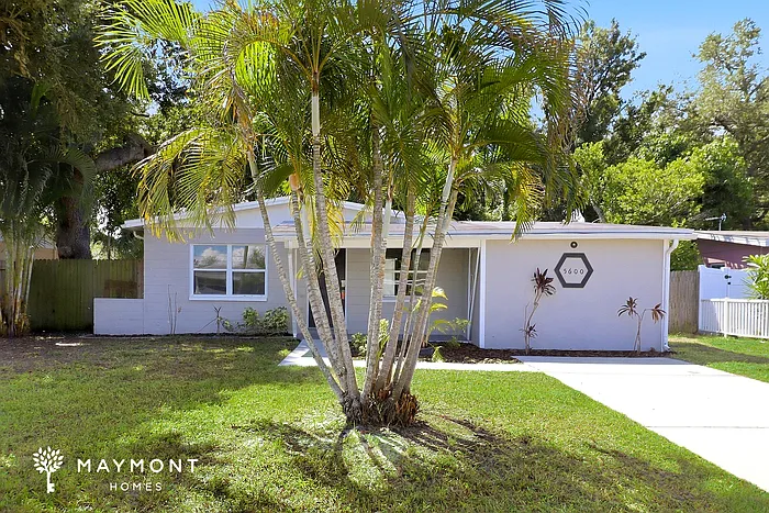 4 bed, 2.0 bath, 1308 sqft, $2,370 — Photo 1