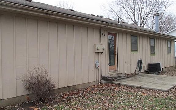 2nd image of 205 S 2nd St E