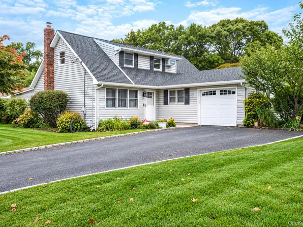 1 Allegheny Drive S, Farmingville, NY 11738