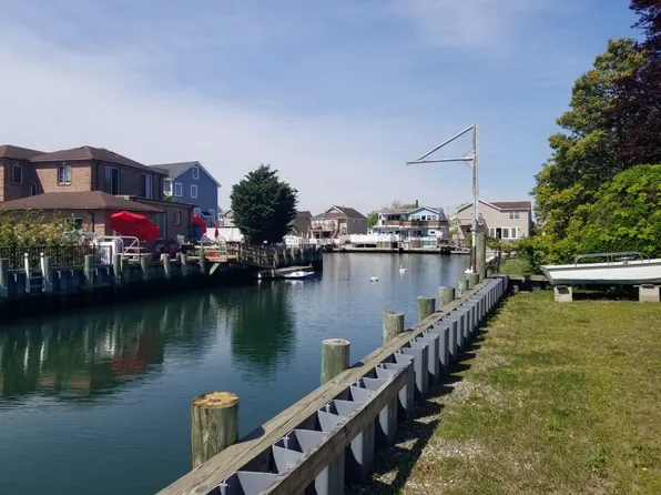 (undisclosed Address), Freeport, NY 11520