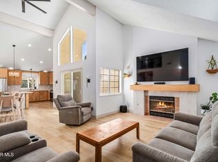 42502 52nd St W, Quartz Hill, CA 93536