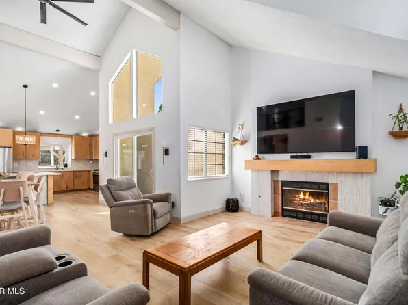 42502 52nd St W, Quartz Hill, CA 93536