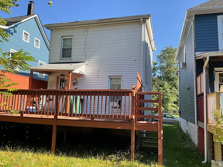 E Blackwell St — Photo 8