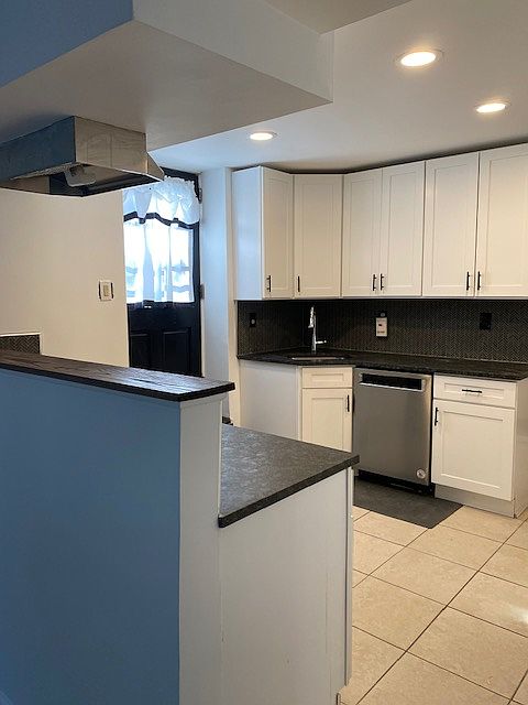 1st image of 189 Woodland Ave #1